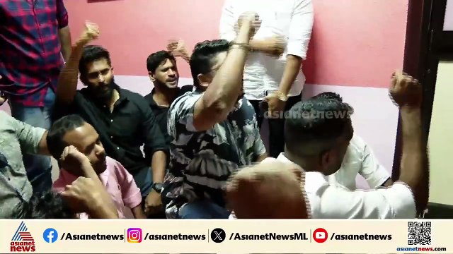 കൊച്ചിയിൽ PSC ഓഫീസിനുള്ളിൽ കയറി യൂത്ത് കോൺഗ്രസ് പ്രതിഷേധം