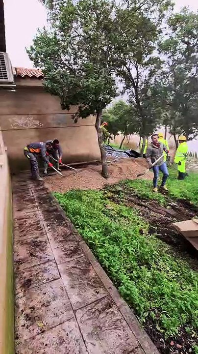El Bullaque inunda calles y patios en El Robledo