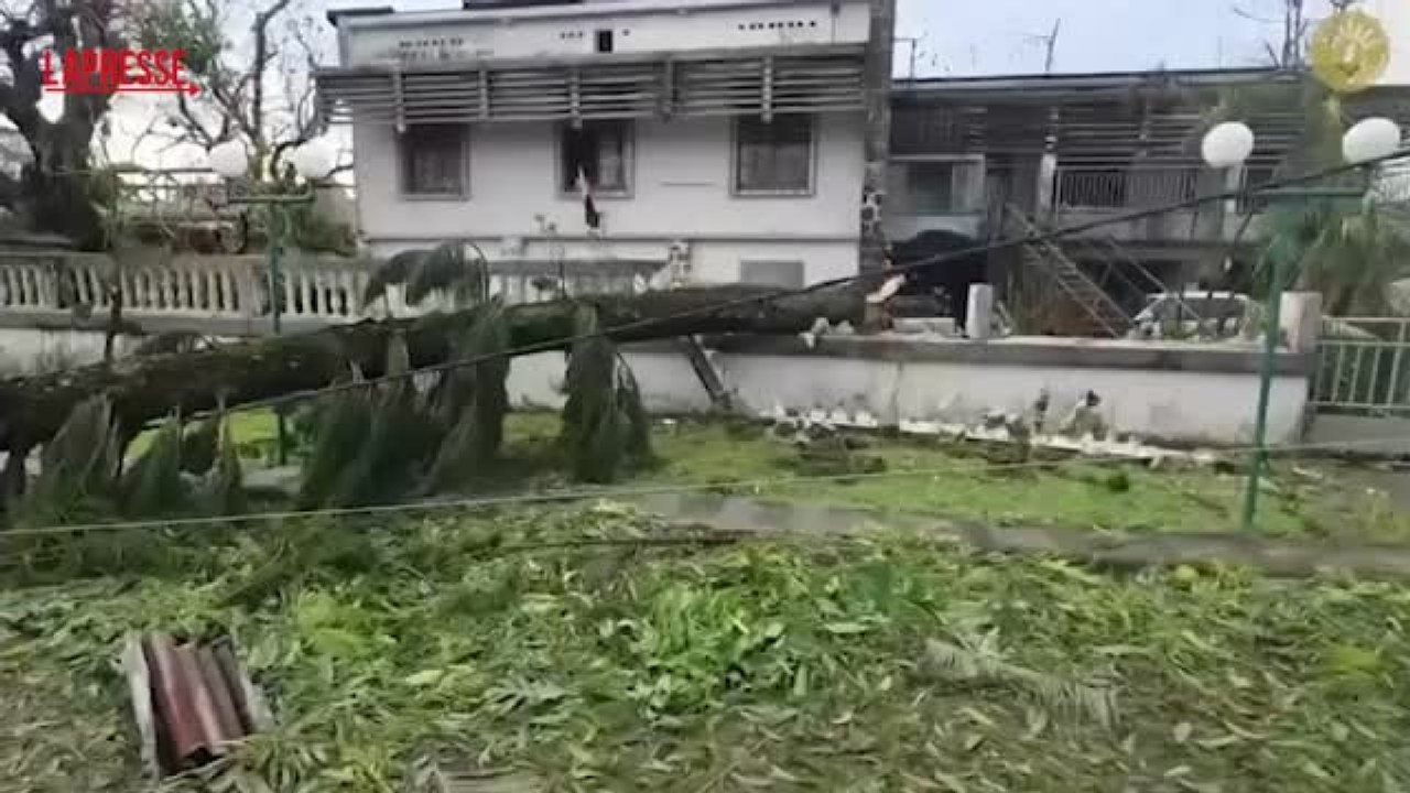 Il ciclone Gezani colpisce il Madagascar con venti oltre i 195 km/h: la devastazione per le strade