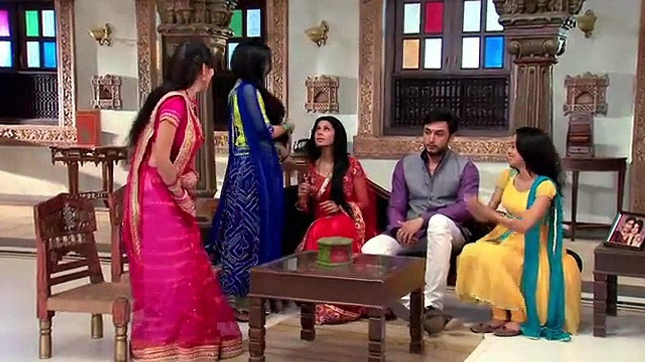 Saraswatichandra S04E24 Keeping an eye on Pramad Full Episode