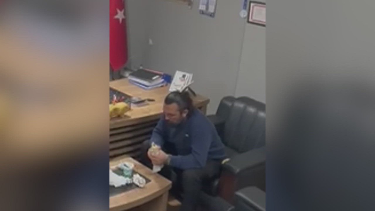 Turkish Man Miraculously Saves Himself After Choking While Eating
