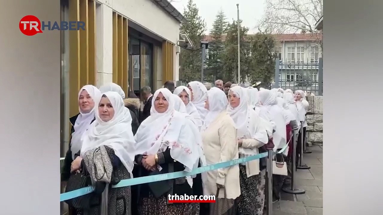 Cumhurbaşkanı Erdoğan, Zeynep Güneş’i davet etmişti! 100 beyaz tülbentli kadın Meclis'e geldi!
