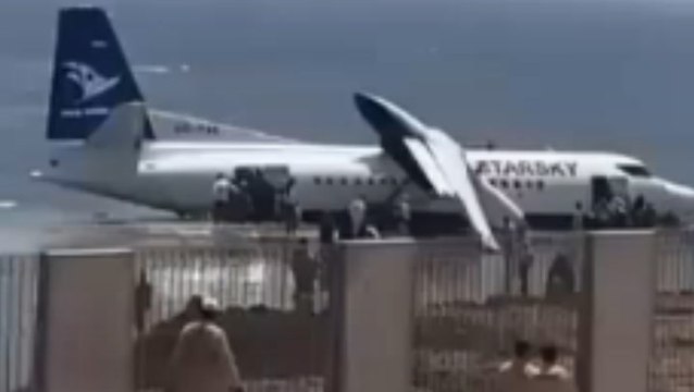 Somalian passenger jet veers off runway and crashes onto beach