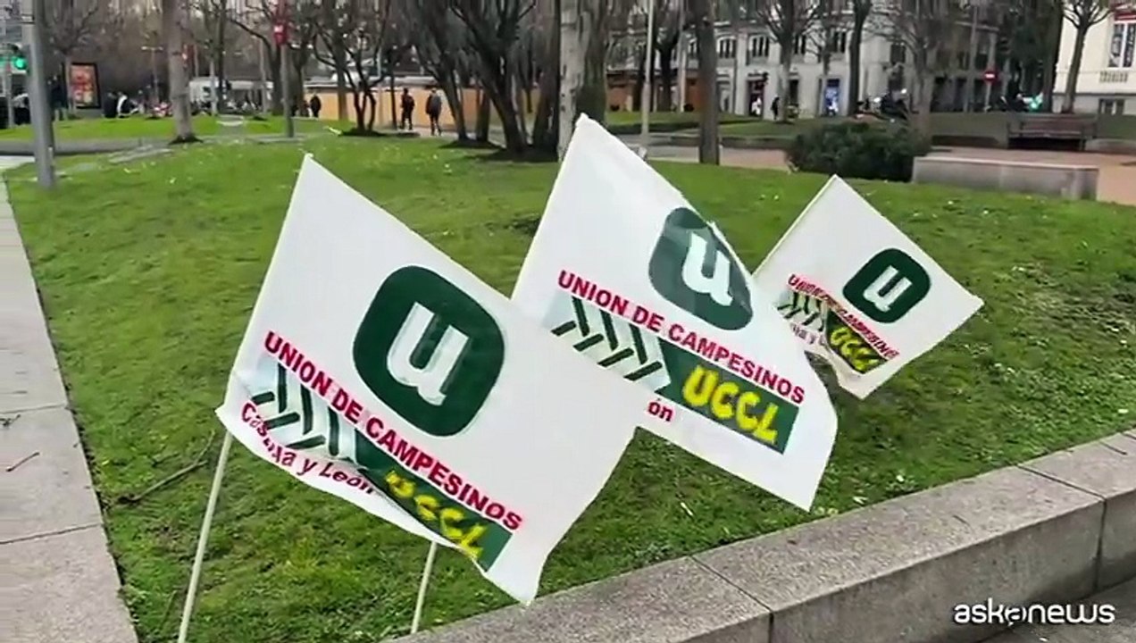 Madrid invasa dai trattori, la protesta contro l'accordo Ue-Mercosur