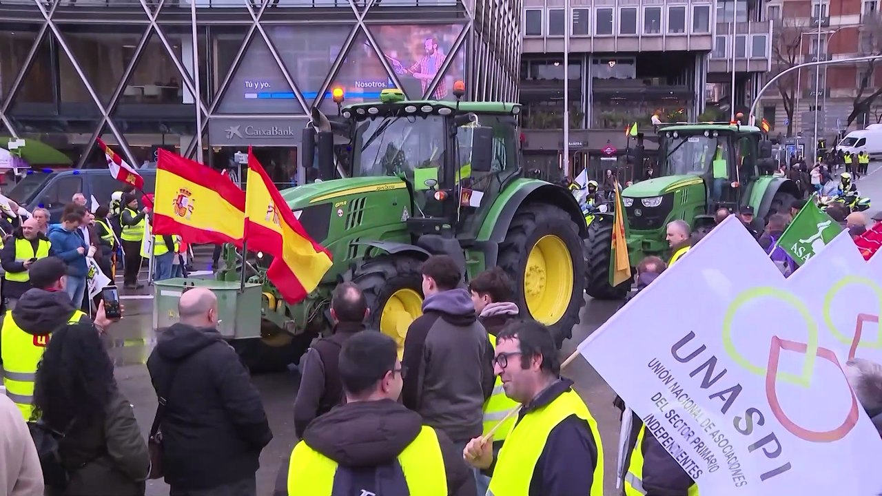 Unos 8.000 agricultores y ganaderos con 500 tractores toman Madrid contra la PAC y Mercosur