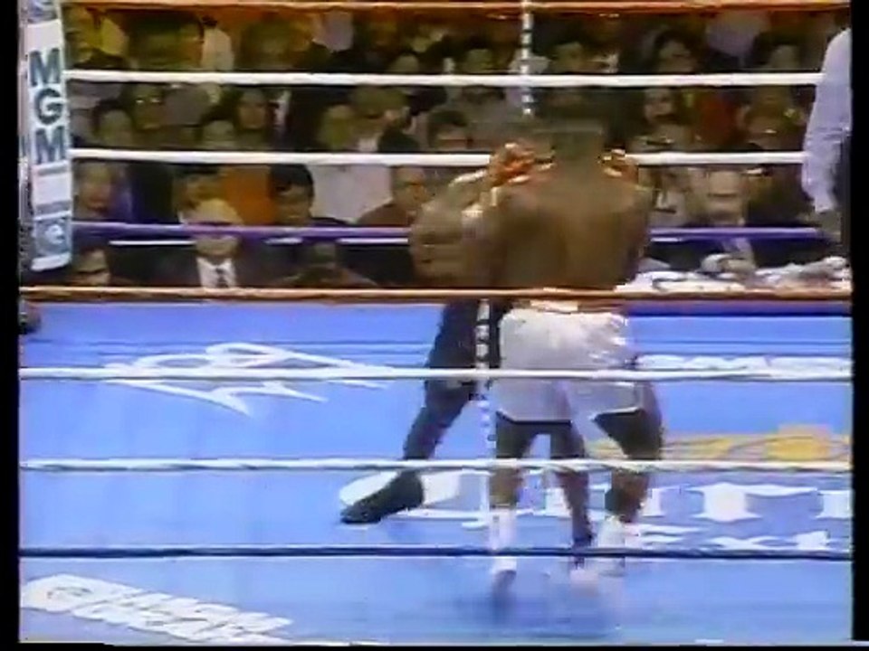 Mike Tyson vs Bruce Seldon Replay + Evander Holyfield interview - Showtime 9-14-96