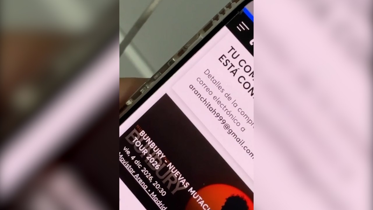 Dos chicas compran entradas para un concierto de Bunbury por confusión