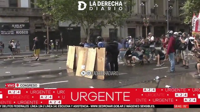 Terroristas kirchneristas atacaron la policía y lanzaron bombas molotov en el Congreso