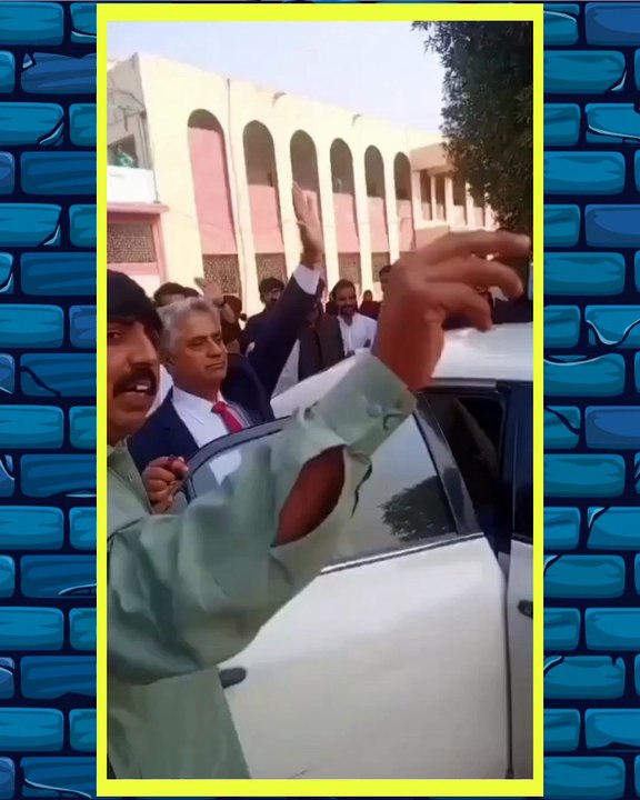 ‏سندھ یونیورسٹی کے دادو کیمپس کے پرو وائس چانسلر اظہر شاہ پر روزانہ نشے میں دھت کام پر پہنچنے