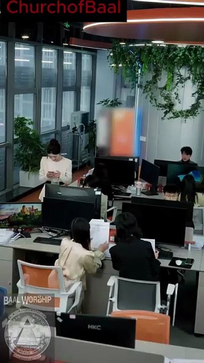 Chinese Short Drama After the Divine Furnace fell from the sky, a young man became stronger and richer.