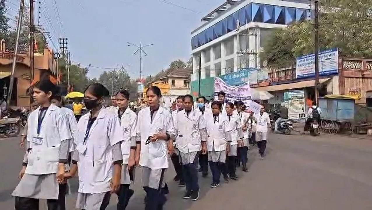 रक्तदान के लिए निकाली जनजागरूकता रैली, रक्तदान...