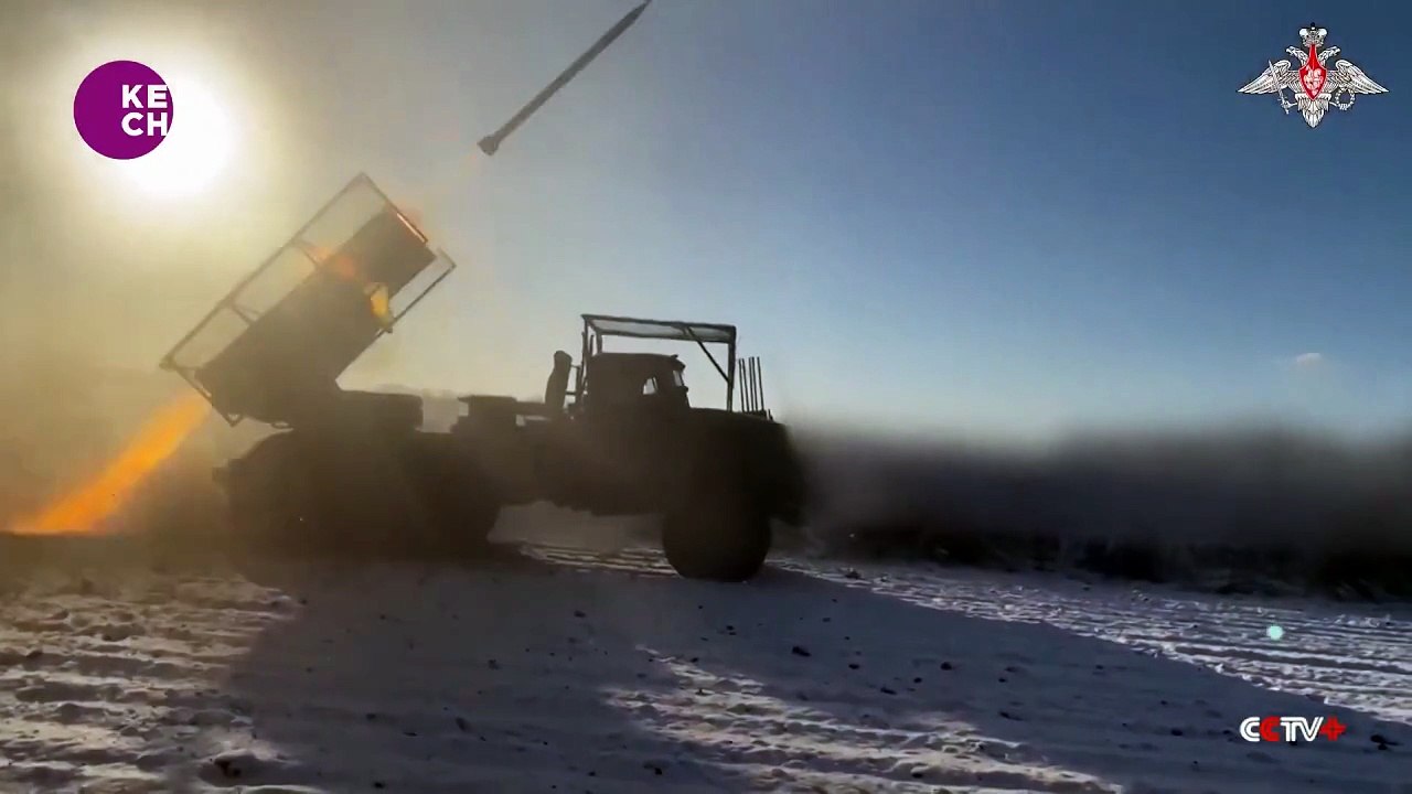 Russia reports attacking Ukrainian military deployment points, Ukraine claims hitting Russian oil refinery