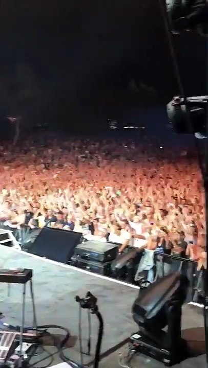 2017 – Johnny Hallyday & Les Vieilles Canailles – Sortie de scène à Ruoms (17 juin)