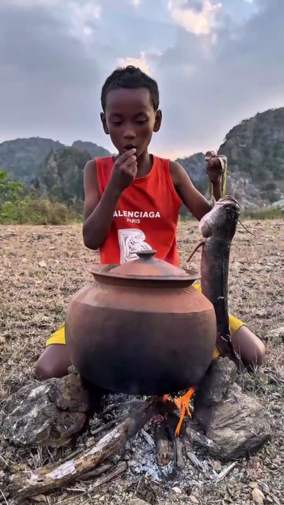 Survival Skills - SMART idea and USEFUL in forest #survival #camping #outdoor