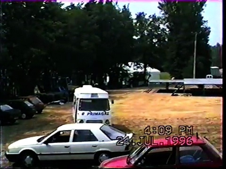 1996 – Johnny Hallyday – Document amateur : préparatifs du concert à Varennes (Tarn-et-Garonne), finalement annulé pour cause d’orage (22 au 27 juillet)