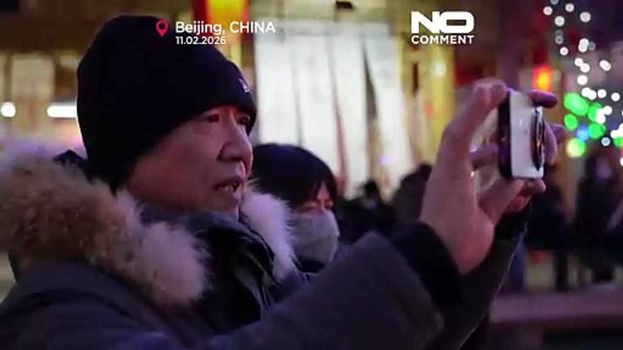 Peking zeigt glühendes Eisenfeuerwerk zum Mondneujahr