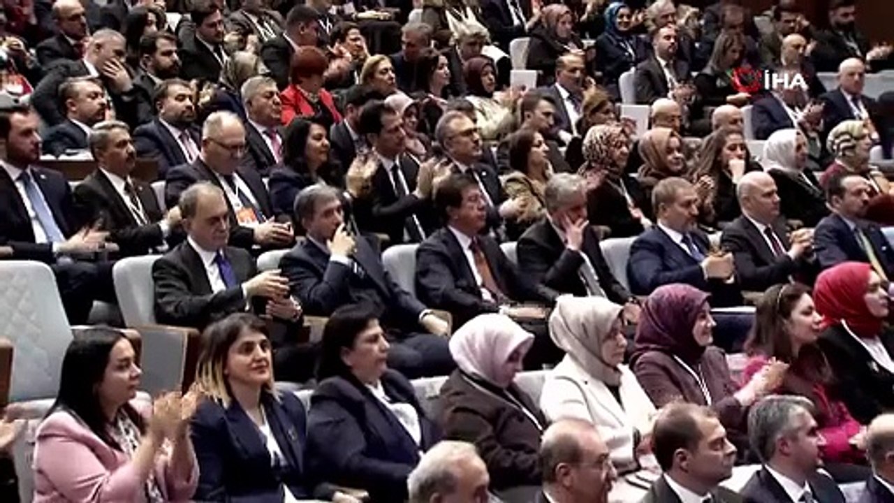 Cumhurbaşkanı Erdoğan: "Dün 8 çivi vermeyi başarı gören zihniyet, bugün çöp konteynerleriyle, kilit taşıyla, sayısı bir elin parmaklarını geçmeyen pikapla övünüyor. Ne hizmet ediyorlar ne de bizim hizmet etmemizi istiyorlar"