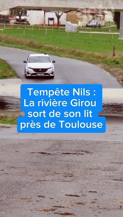 Près de Toulouse, une rivière en crue à cause de la tempête Nils
