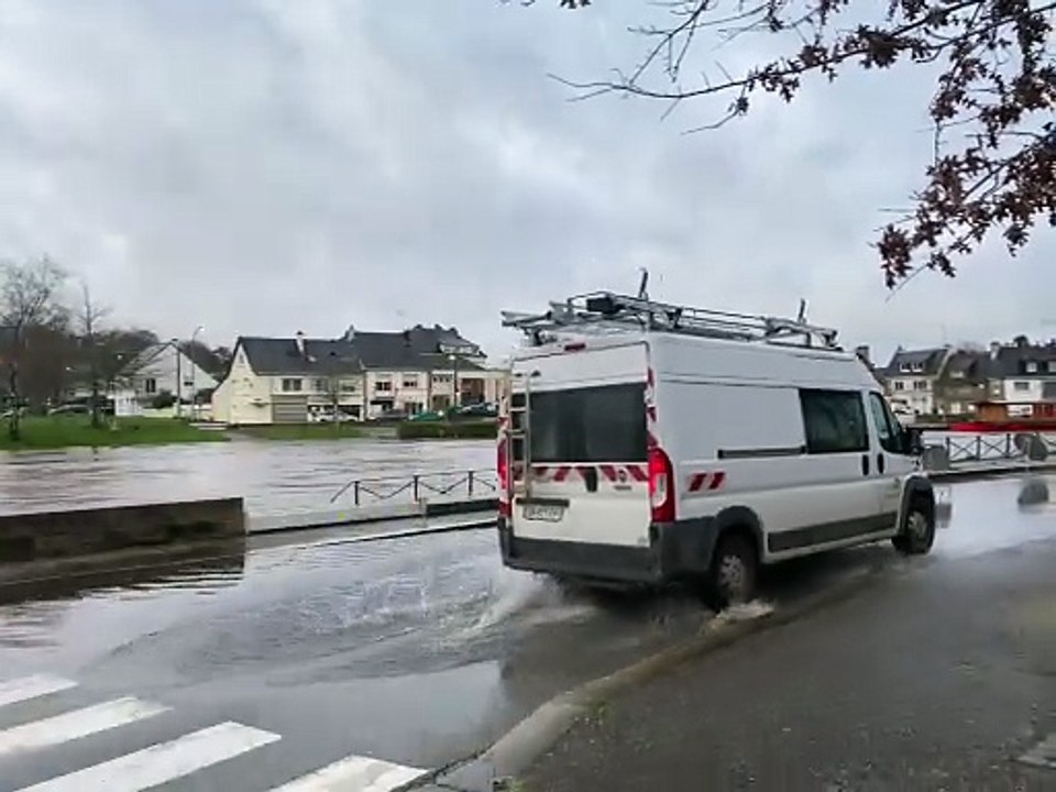 À Pontivy (Morbihan), le Blavet est sorti de son lit cette nuit
