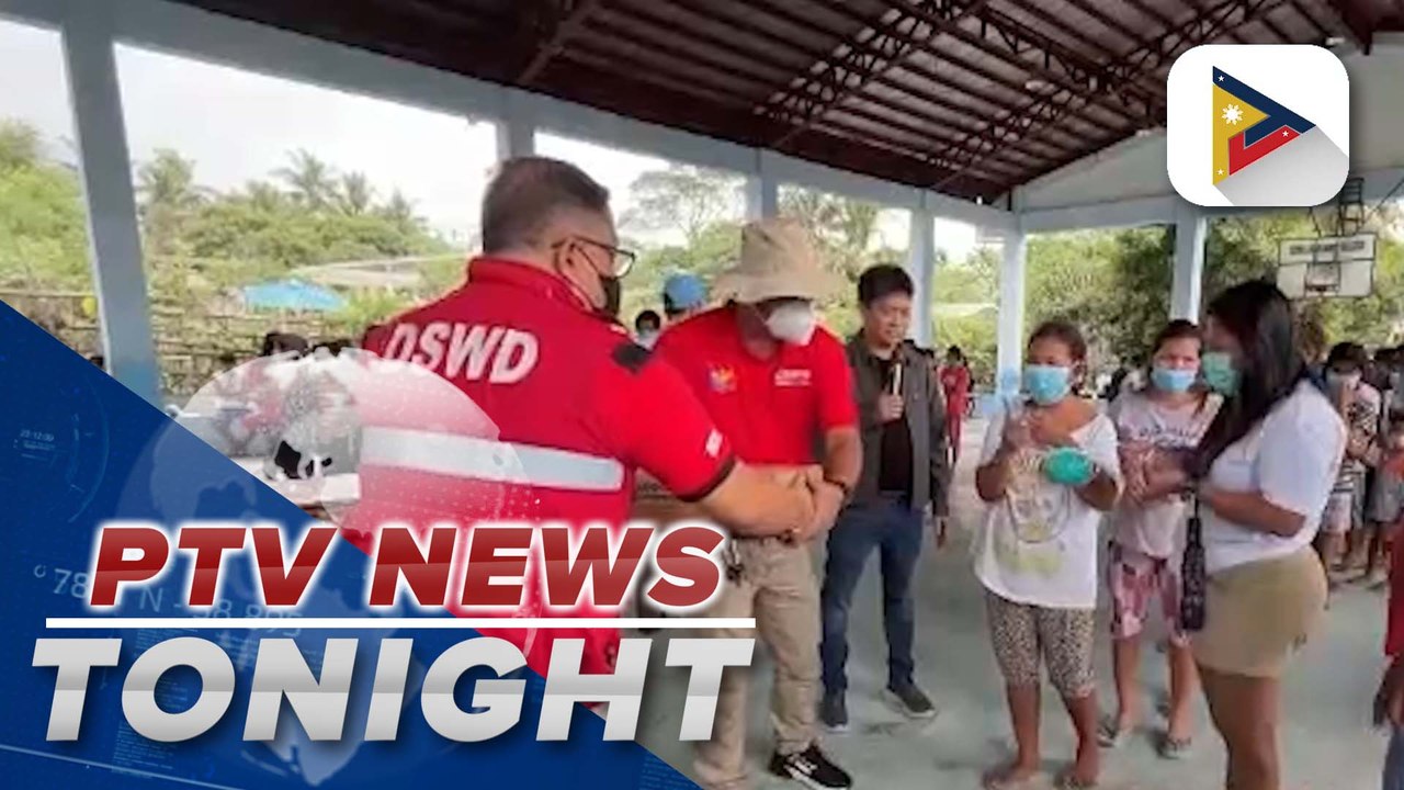 DSWD distributes food packs to nearly 3K families affected by recent PDCs within Mayon’s 8-km danger zone