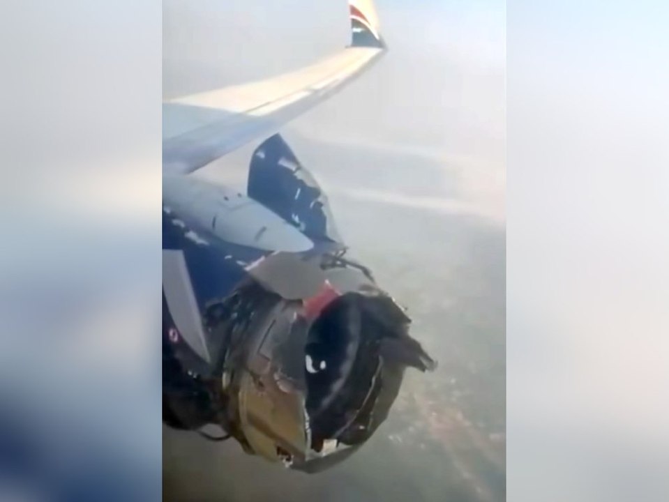 Turbine in Fetzen: Passagierflugzeug eiert über Landebahn