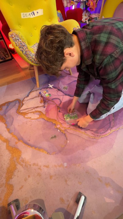 Mon stagiaire veut mettre des épingles vertes sur le fauteuil !