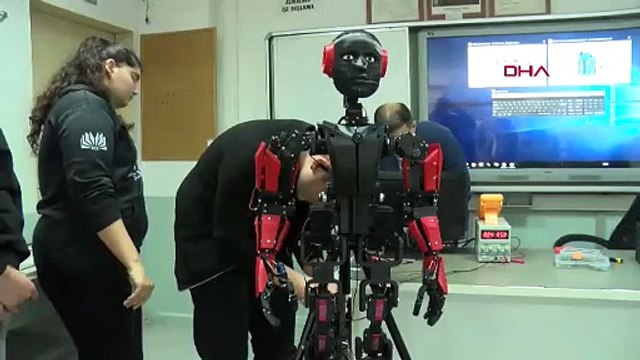 O yapay zeka destekli, insansı robot Altan... Kendisini geliştiren öğrencilere rehber oldu!
