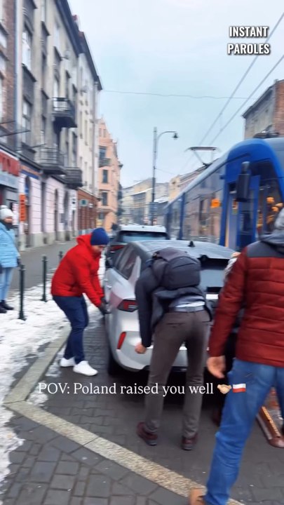 Ces personnes se mobilisent afin de libérer la voie pour ce tramway