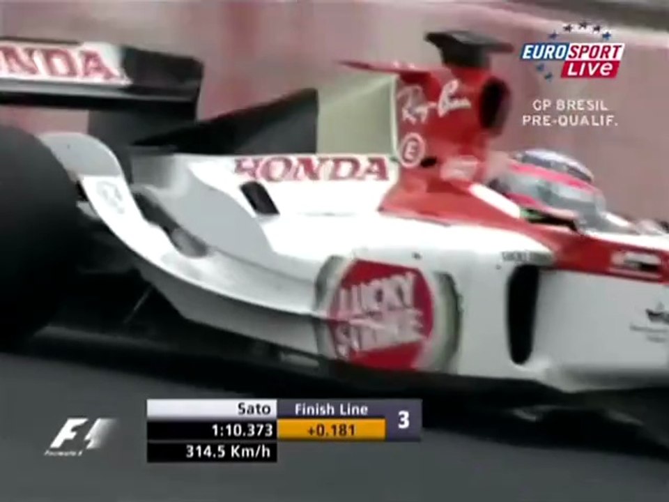 F1 – Jenson Button, Takuma Sato (BAR Honda V10) laps in pre-qualifying – Brazil 2004