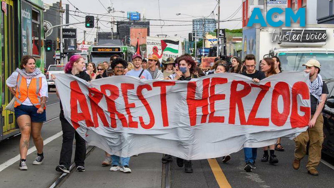 Thousands protest in Melbourne as Israeli President Herzog departs