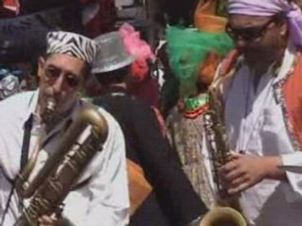 CANEBIERE PRESSION AU CARNAVAL DE MARSEILLE 2008