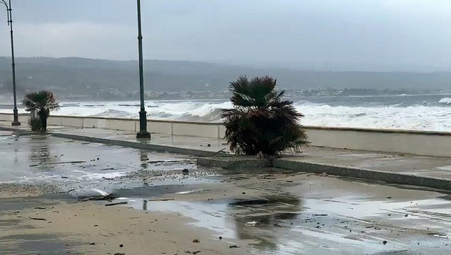 Maltempo in Calabria: a Vibo onde alte 5 metri
