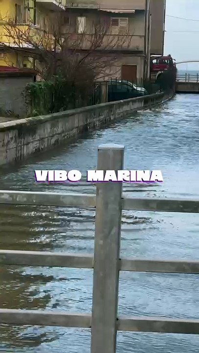 Maltempo in Calabria: il mare fa paura nel Vibonese. Ciclone in atto, onde fino a 5 metri