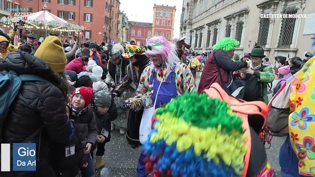 La pioggia non ferma la festa. Sfila l?Italia delle maschere