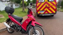 Motociclista de 18 anos fica ferida após batida entre moto e carro em Cascavel Velho