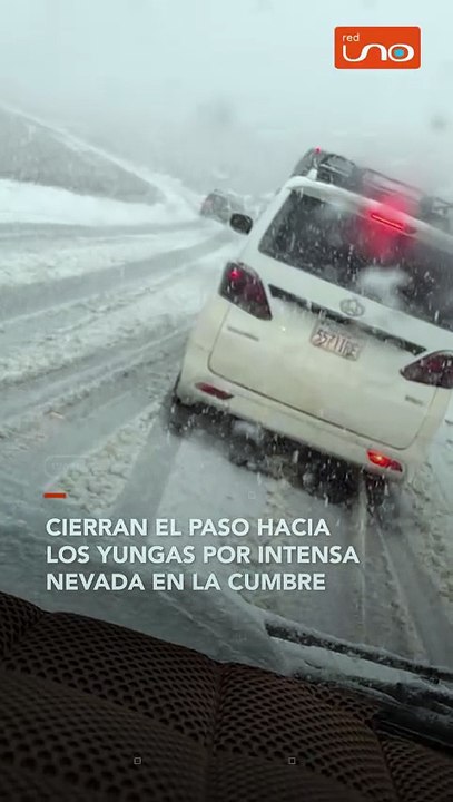 CIERRAN EL PASO HACIA LOS YUNGAS POR INTENSA NEVADA EN LA CUMBRE