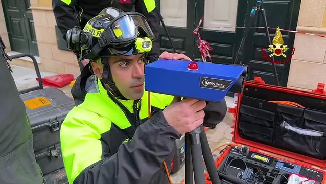 Il video del recupero dei beni dei vigili del fuoco a Niscemi con i robot