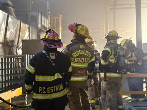 VIDEO | Incendio en fábrica de Santa Catarina deja trabajador con quemaduras