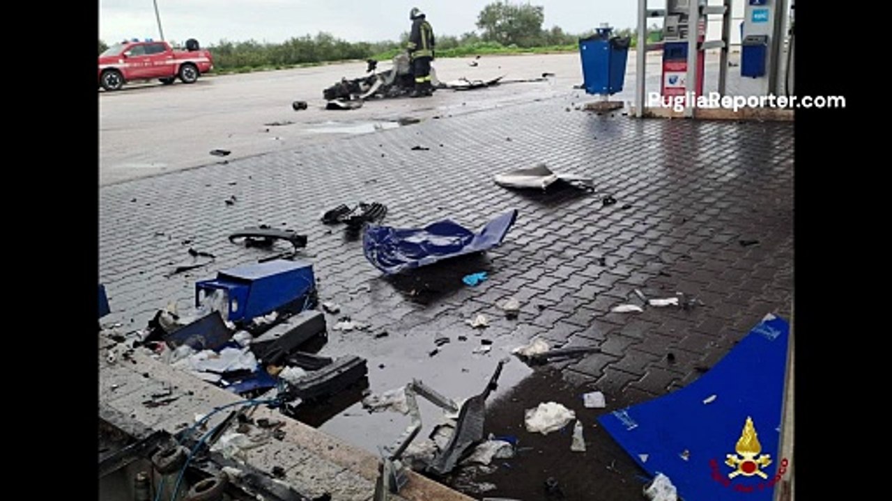 Puglia: auto si schianta contro un distributore di benzina, tragedia sfiorata sulla Ss16