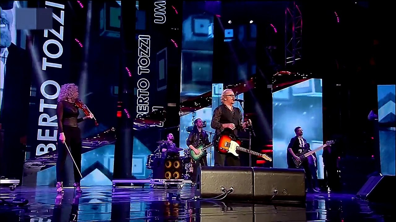 Umberto Tozzi chante son tube "Ti Amo" en live