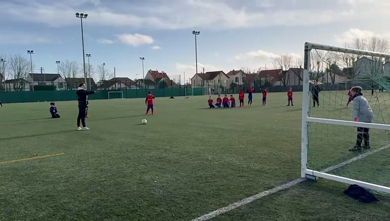 Pénalty de Yusuf pour départager Houilles AC U10 - FC Juziers U10 (Victoire du FC Juziers au penalty 1-1)