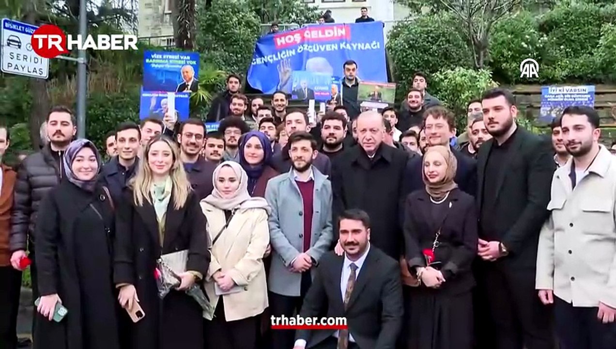 Cumhurbaşkanı Erdoğan'a Boğaziçi'nde karanfillerle karşılama: Biz burada 28 Şubatları yaşadık
