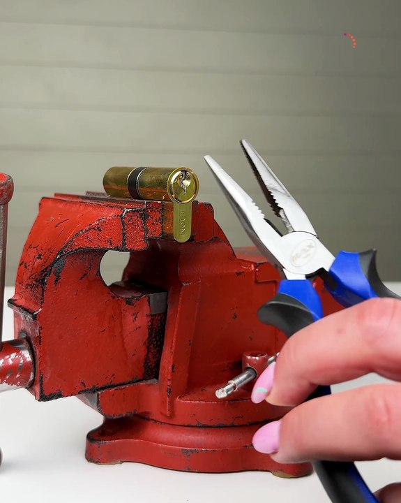 How to remove a stuck key! 🔑