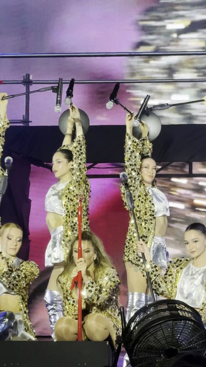 Hadise Aşk Kaç Beden Giyer