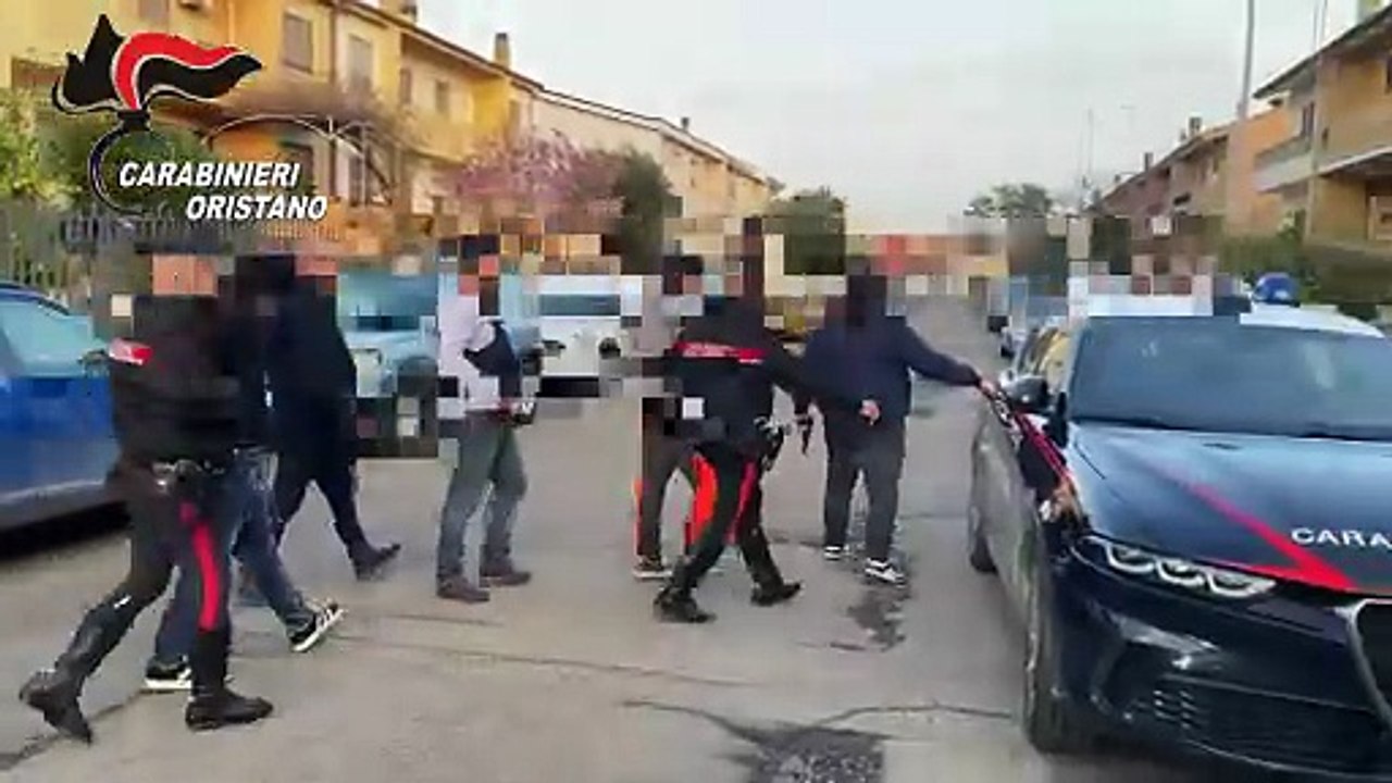 Anziane minacciate e costrette a consegnare oro contanti: arrestati in un B&B a Oristano