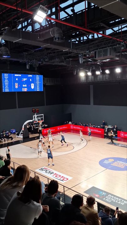 İlk Çeyrek Sonucu - Beşiktaş 24-25 Anadolu Efes - Basketbol Gençler Ligi Erkekler 7. Hafta