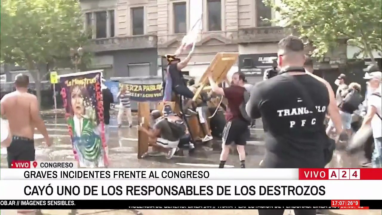 La Policía detuvo a uno de los manifestantes que arrojó una bomba molotov