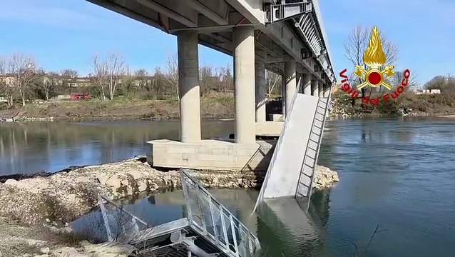 Crolla la ciclopedonale: tragedia sfiorata sull'Adda