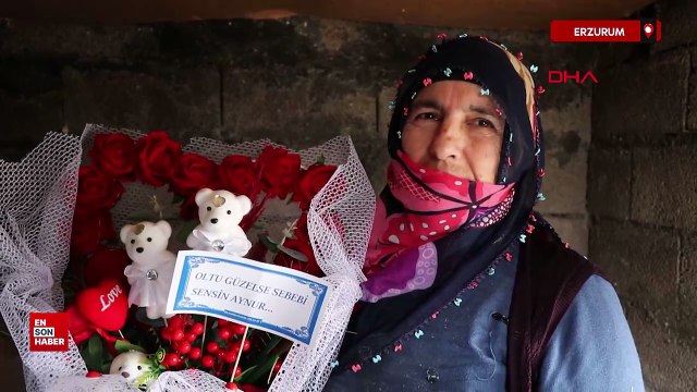 Erzurum'da yarım asırlık eşe tandırda ekmek pişirirken Sevgililer Günü sürprizi