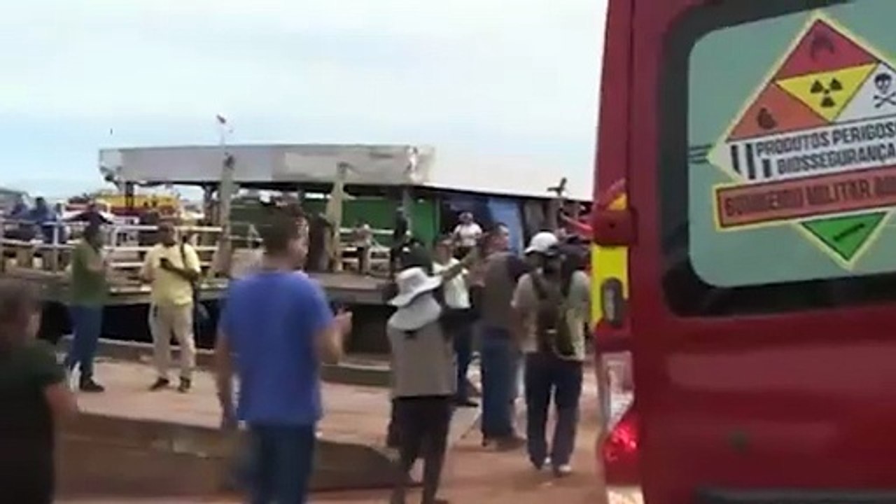 Rios Negro e Solimões: Com dois mortos confirmados, bombeiros completam 15 horas de buscas por desparecidos